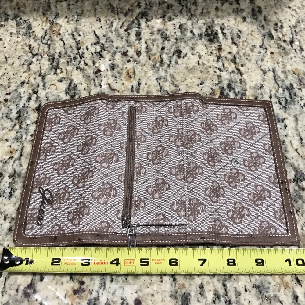 Guess Wallet - Picture 6 of 6